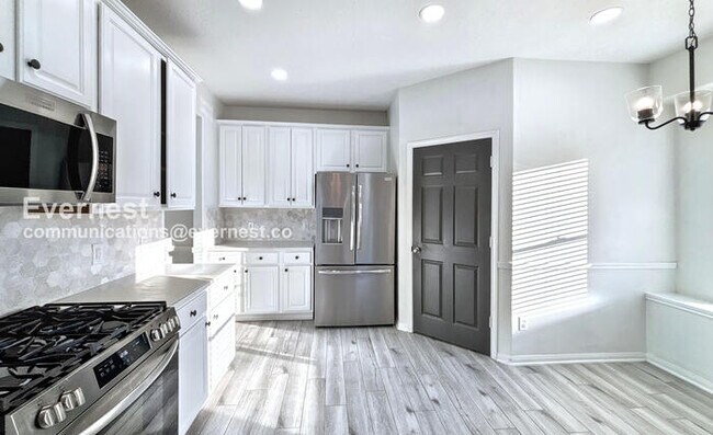 Building Photo - PROMO: Get $500 OFF the first month’s rent when you sign the lease today! / 4 Bed/2.5 Bath Home w...