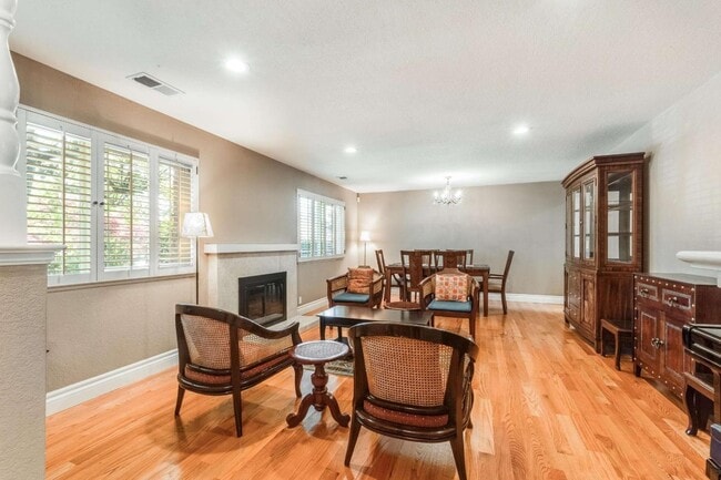 Building Photo - 12371 Saraglen Dr
