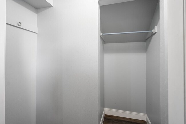 Building Photo - 216 E 91st St