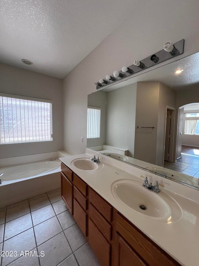 Building Photo - 1561 E Stanford Ave