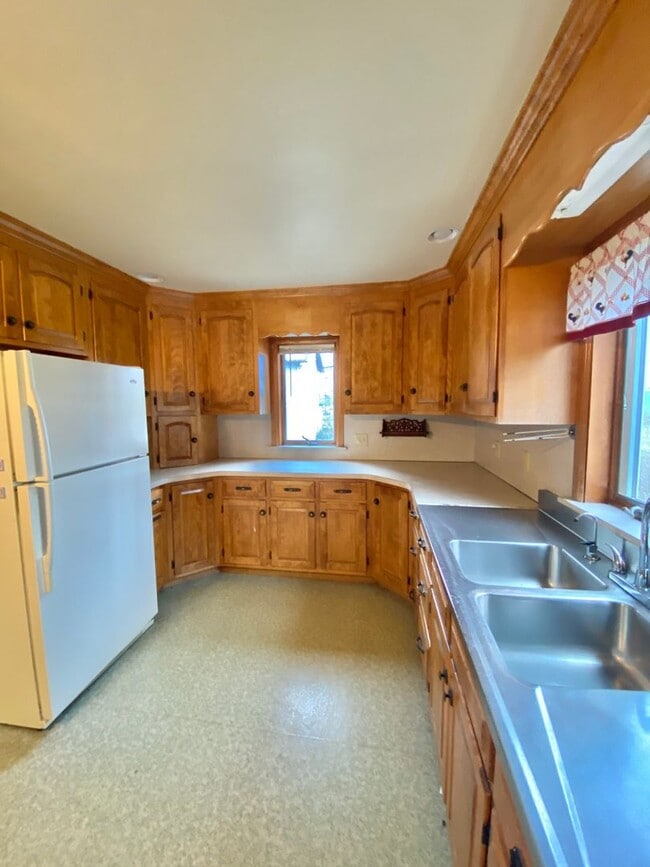 Building Photo - Peaceful Country Living - 4 BR / 3BA