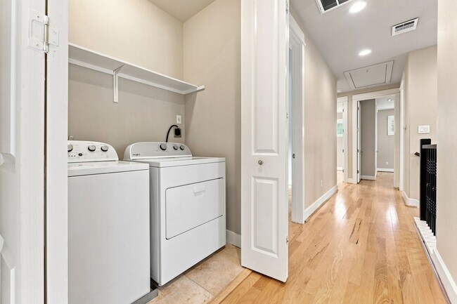 Building Photo - 401 Zennia St