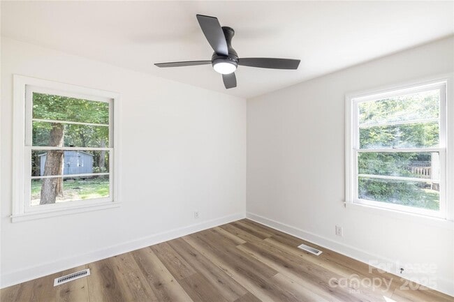 Building Photo - 413 Ackert Ave