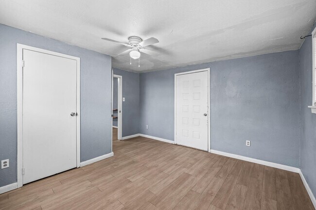 Building Photo - 3409 E 17th St