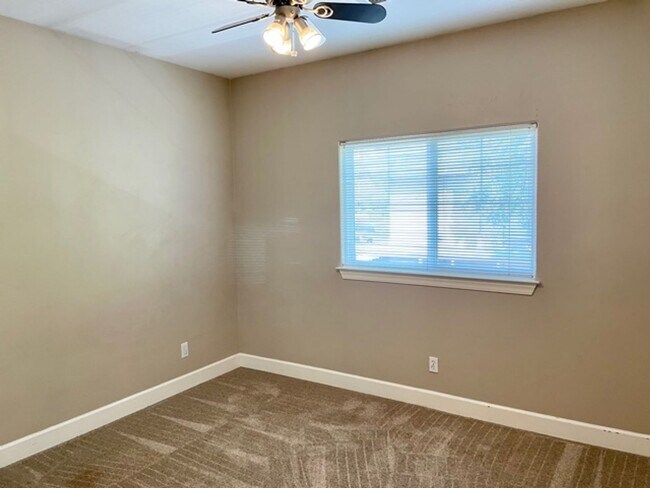 Building Photo - Newer 5 Bedroom House Close to Cal Poly