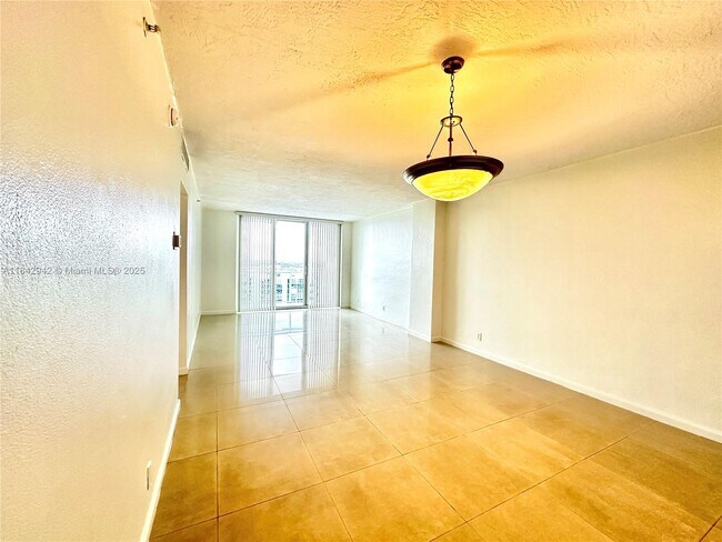 Building Photo - 3000 S Ocean Dr