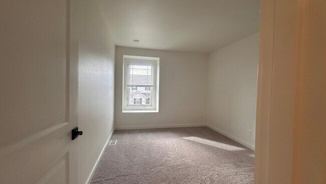 Building Photo - 4993 88th Dr NE