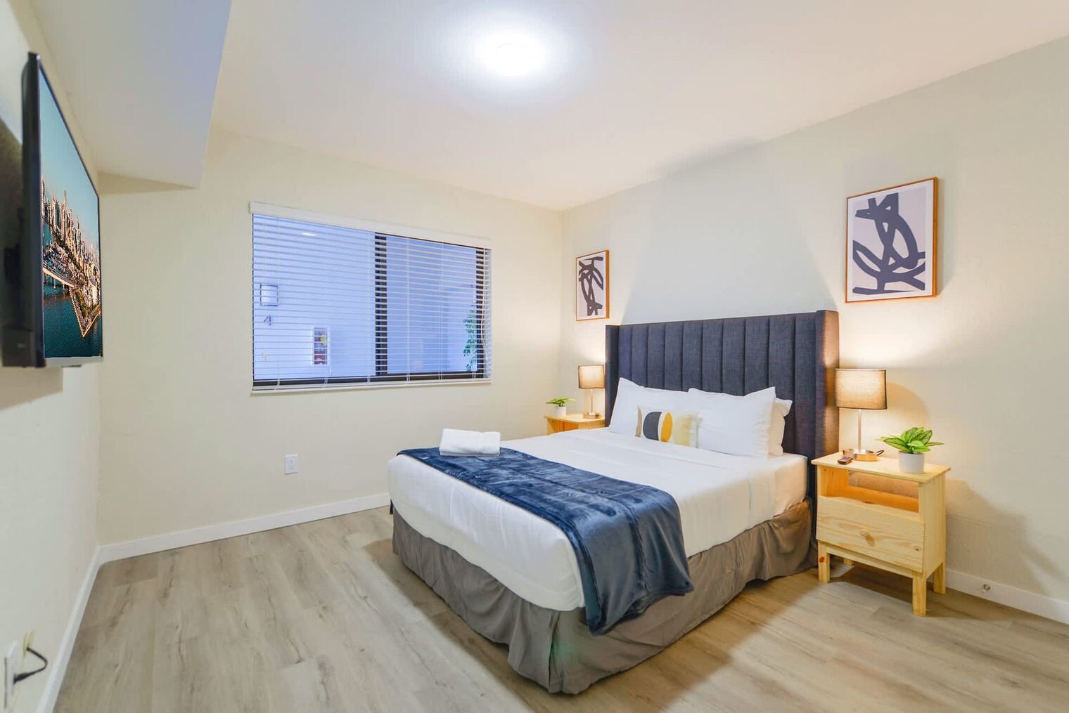 Building Photo - 700 SW 11th Ave