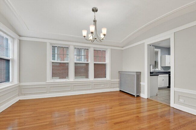 Building Photo - 6815 S Crandon Ave