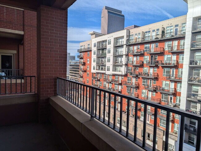 Building Photo - 1950 Logan St