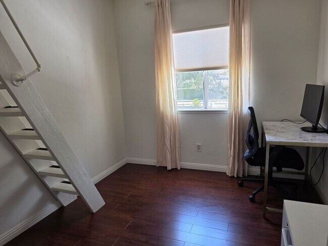 Building Photo - 398 N Brook Glen Ln