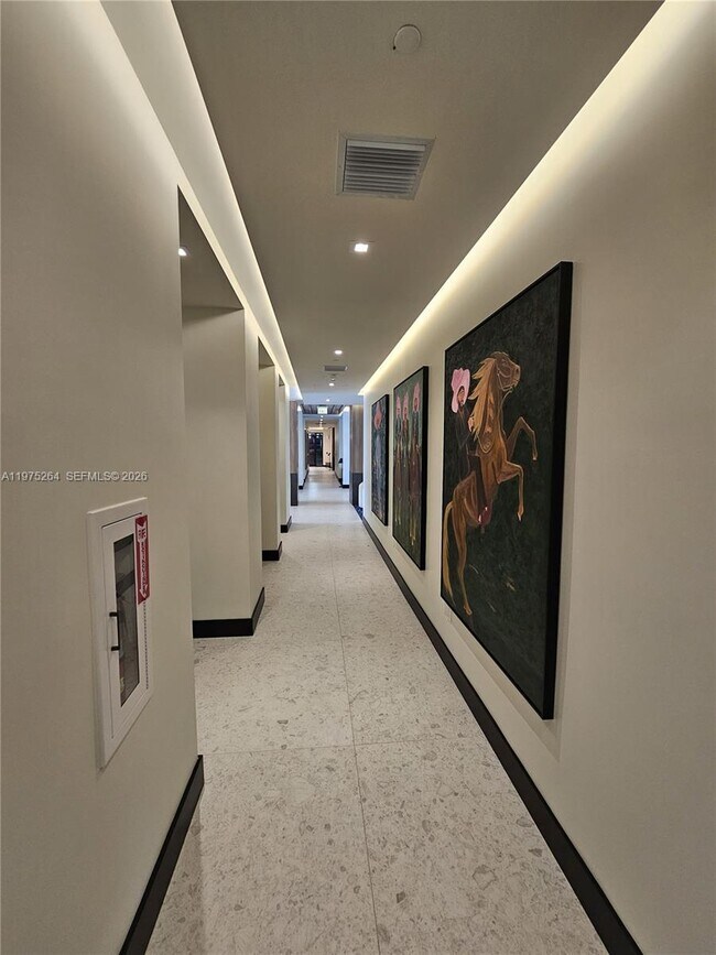 Building Photo - 1650 NE 124th St