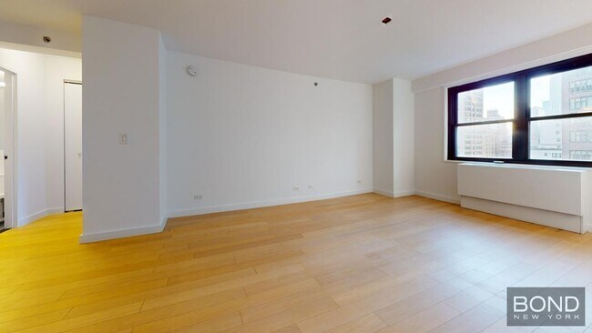 Primary Photo - 222 E 39th St