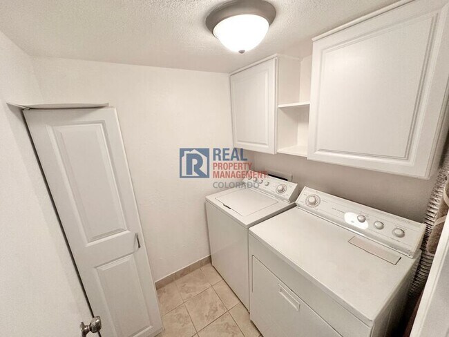 Building Photo - 14120 E Temple Dr