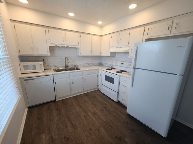 Building Photo - Quaint Sylvan Heights Duplex