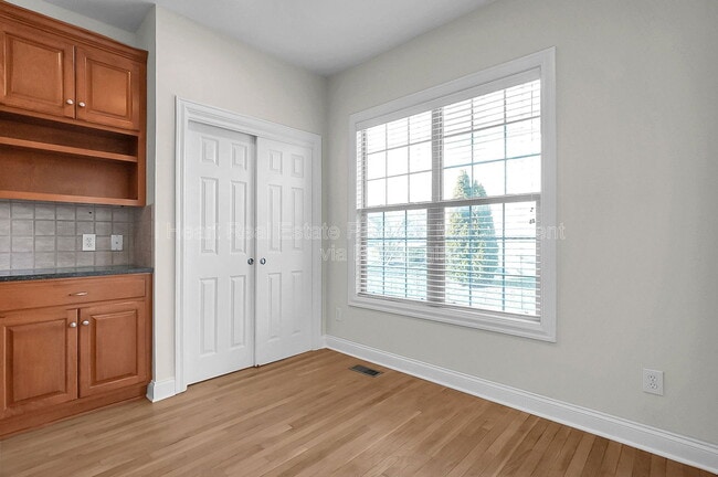 Building Photo - 9580 Mission Dr