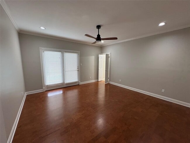 Building Photo - 1204 W 39th St
