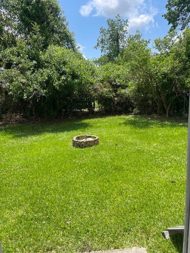 Building Photo - 2 bed 1 bath - Home for Rent