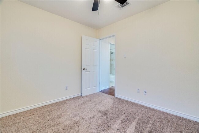 Building Photo - 507 Gregory Cove