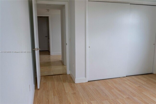 Building Photo - 15051 Royal Oaks Ln