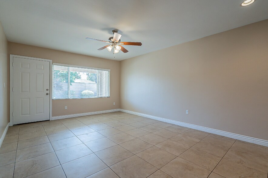 Building Photo - 818 W Osborn Rd