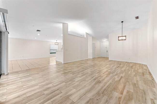 Building Photo - 5606 NW 109th Way