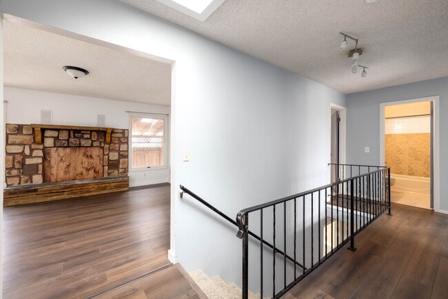 Building Photo - Large updated 4 bedroom 3 bath home in Laurel