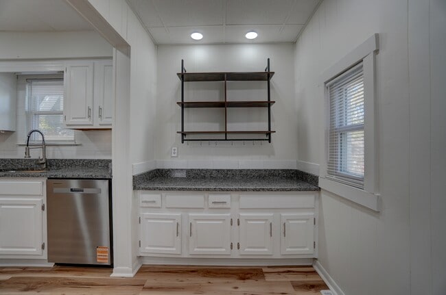 Building Photo - 4 Runyan Ct