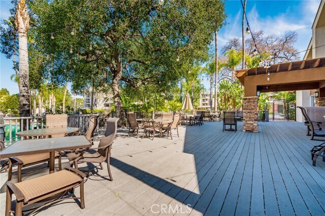Building Photo - 5565 Canoga Ave