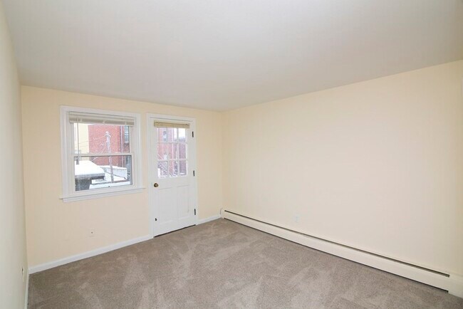 Building Photo - 118 Pleasant St
