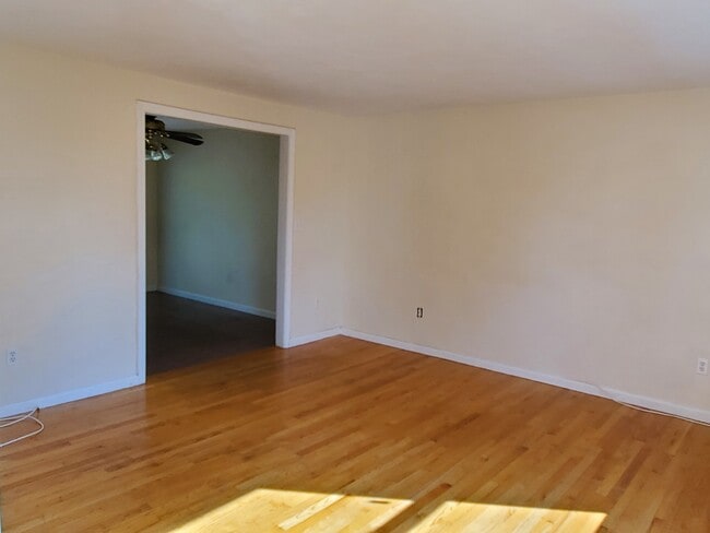 Building Photo - 118 Montclair Ave