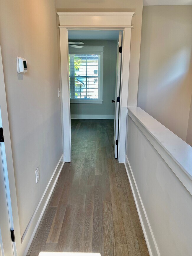 Building Photo - 1001 Thomas Ave