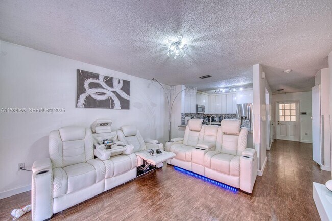 Building Photo - 10000 SW 147th Ct