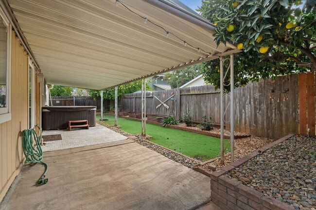 Building Photo - 10028 Biscanewoods Way