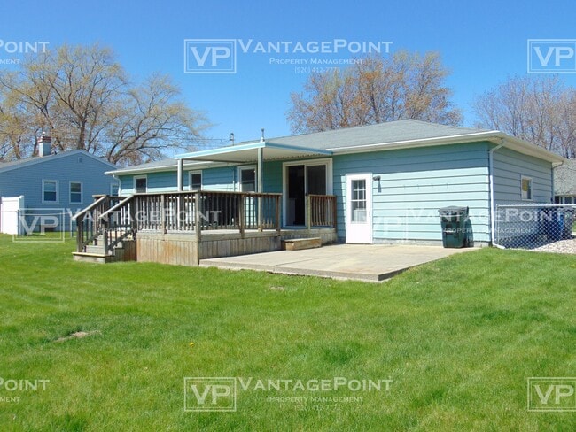 Building Photo - 606 Simonet St