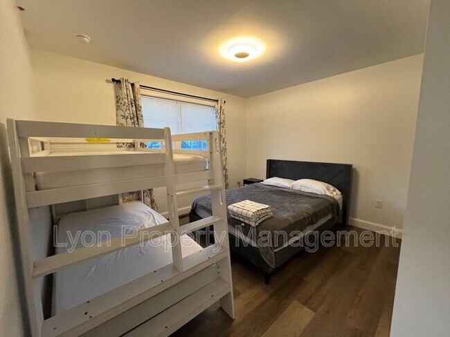 Building Photo - 20 Westcott Ave