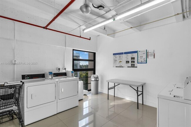 Building Photo - 575 Crandon Blvd