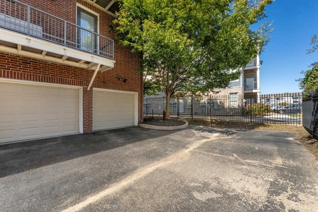 Building Photo - 380 Island Dr