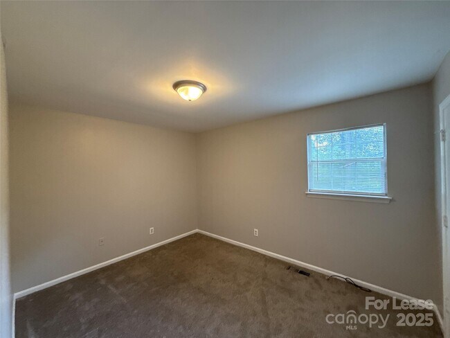 Building Photo - 409 Hawley Ave