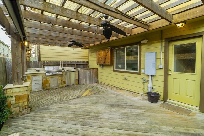 Building Photo - 6363 Fairdale Ln