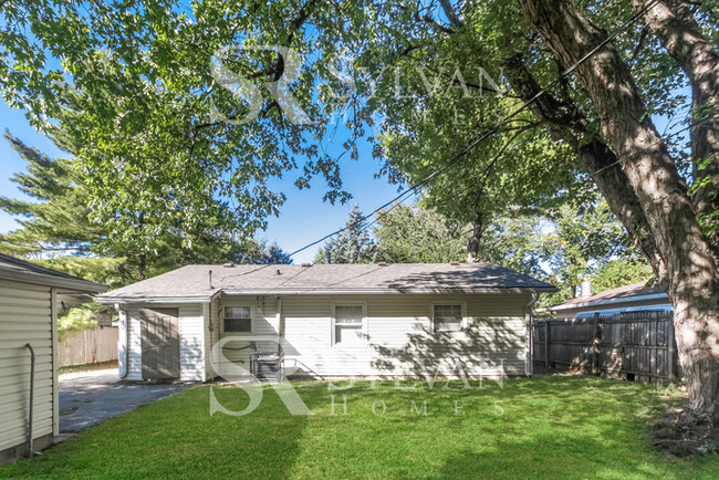 Building Photo - Fall in love with this adorable 3-bedroom ...