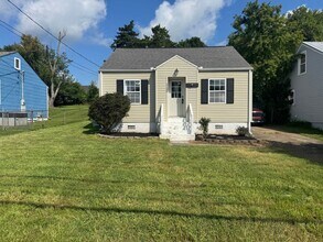 Building Photo - Updated North Knoxville Gem | Massive Fenced Yard & Prime Location!