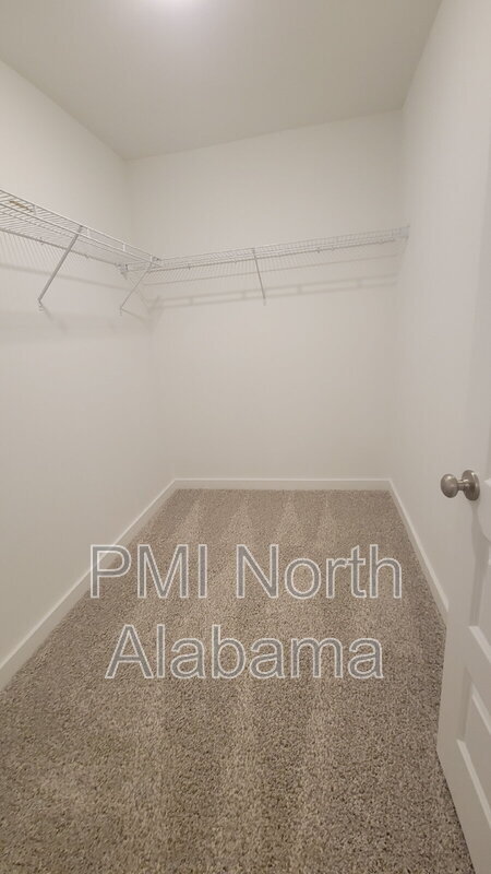 Building Photo - 7601 Discovery Pt Dr NW