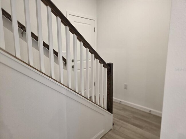 Building Photo - 9835 Walkway Dr