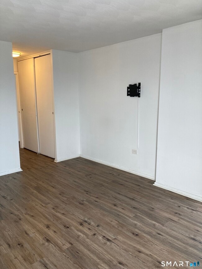 Building Photo - 87 Glenbrook Rd