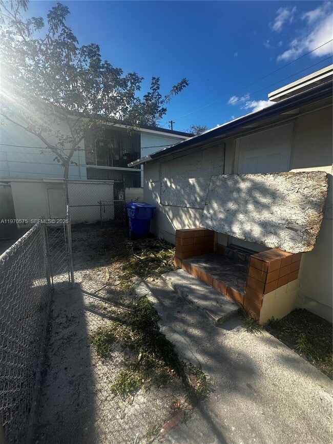 Building Photo - 1919 SW 2nd St