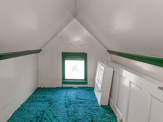 Building Photo - 5265 NE 14th Pl