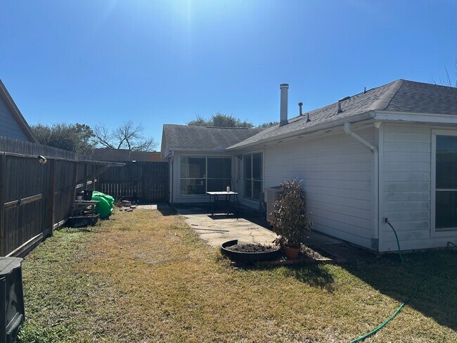 Building Photo - 16334 Rancho Blanco Dr