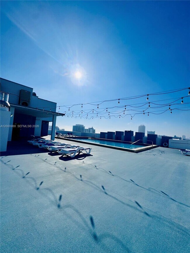 Building Photo - 401 NE 69th St