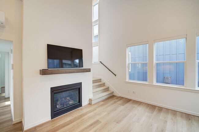 Building Photo - 2bd/1.75ba Kirkland House